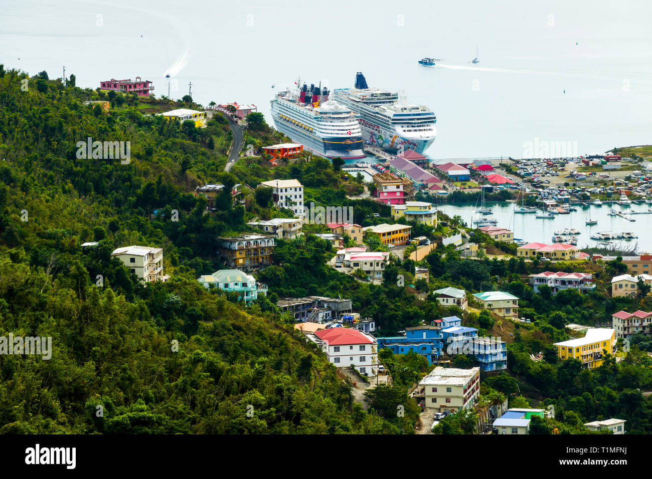 Tortola ist die größte der Britischen Jungferninseln in der Karibik. Es verfügt über mehrere weiße Sandstrände, einschließlich Cane Garden Bay und Schmuggler' Stockfoto