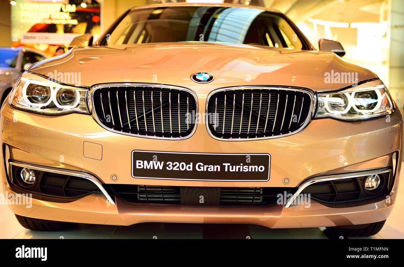 BMW 320d Gran Turismo präsentierte an der BMW Welt Showroom in München Deutschland Stockfoto