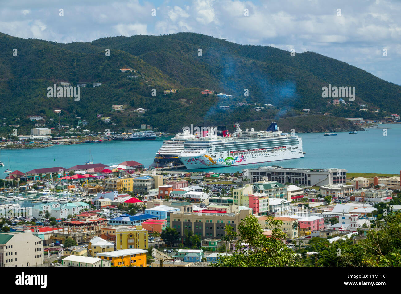 Tortola ist die größte der Britischen Jungferninseln in der Karibik. Es verfügt über mehrere weiße Sandstrände, einschließlich Cane Garden Bay und Schmuggler' Stockfoto