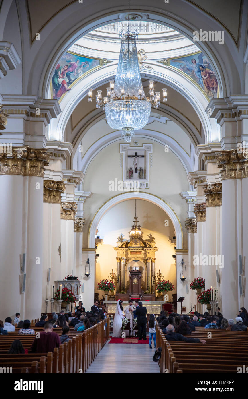 Eine katholische Trauung in der Metrop [olitan Kathedrale von Bogota Stockfoto