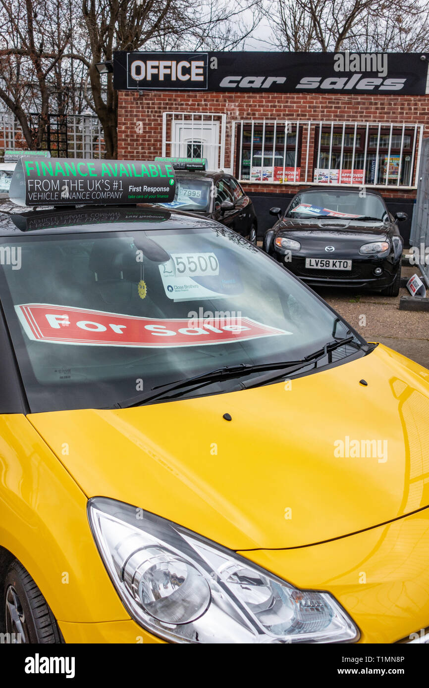Auto zu verkaufen zeichen Fotos und Bildmaterial in hoher Auflösung Alamy