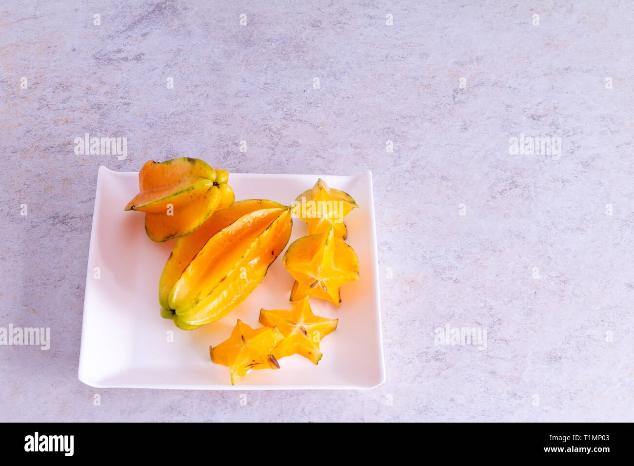 Star Fruit mit weißem Hintergrund Stockfoto