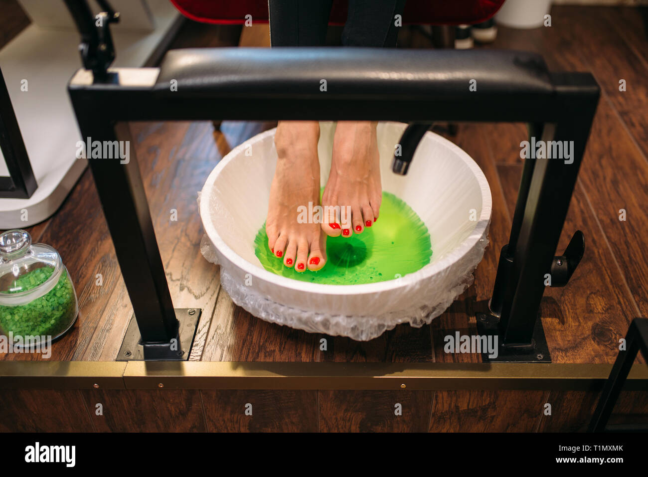 Weibliche client Füße Pediküre Badewanne, Ansicht von oben Stockfoto