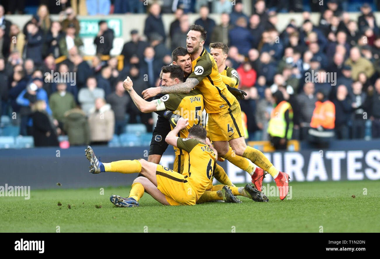 Von Brighton Spieler feiern das Elfmeterschießen heraus gewinnen während der FA-Cup Viertelfinale Match zwischen Millwall und Brighton & Hove Albion an der Höhle London. 17. März 2019 nur für den redaktionellen Gebrauch bestimmt. Kein Merchandising. Für Fußball Bilder FA und Premier League Einschränkungen Inc. kein Internet/Mobile Nutzung ohne fapl Lizenz - für Details Kontakt Fußball Dataco Stockfoto