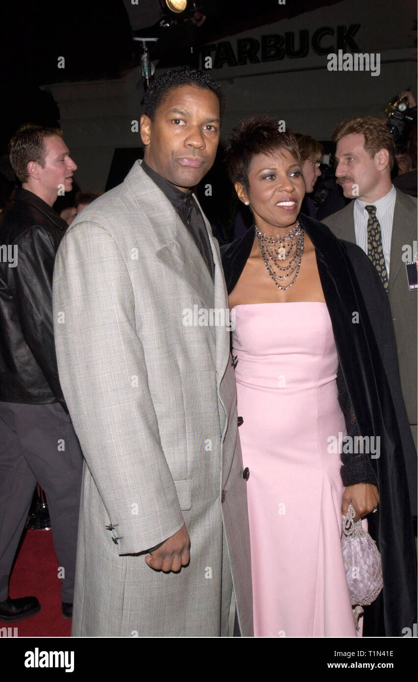 LOS ANGELES, Ca. Dezember 14, 1999: Schauspieler Denzel Washington & Frau Pauletta Pearson im Rahmen der Weltpremiere in Los Angeles, seines neuen Films "Der Wirbelsturm". © Paul Smith/Featureflash Stockfoto