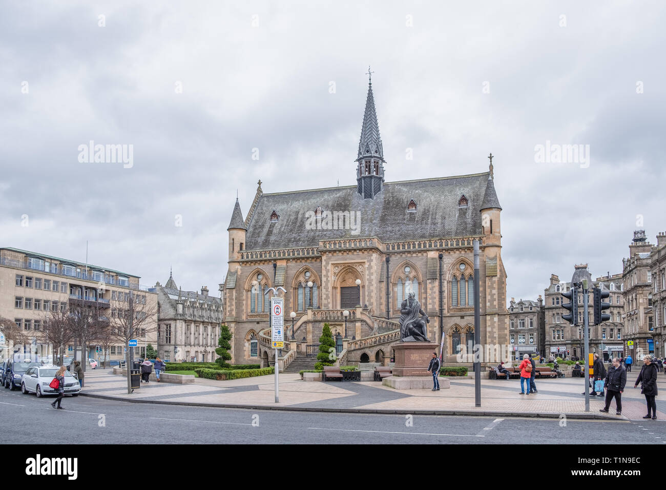 Dundee, Schottland, Großbritannien, 22. März 2019: Die beeindruckende Architektur der McManus Galleries an der Spitze der Commercial Street Dundee Schottland Stockfoto