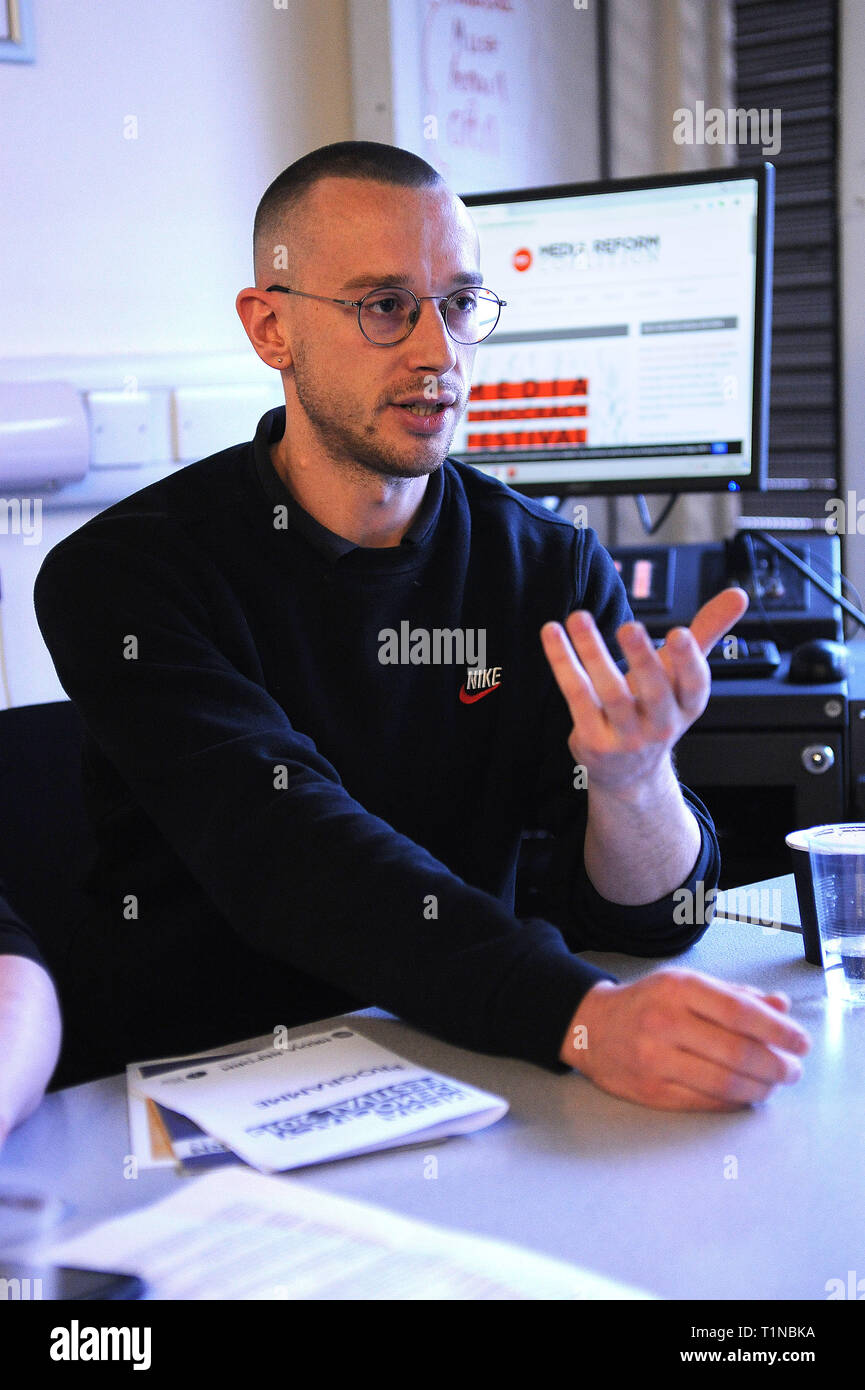 London, England. 16. März, 2019. Michael Walker, Novara Medien Mitglied und Gastgeber der Tysky Sauer Video Podcast, Rede auf dem Workshop "Aufbau einer Stockfoto