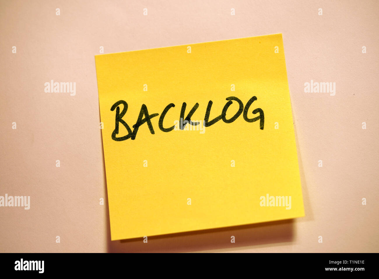 Gelbe Haftnotiz Scrum Agile Auftragsbestand Stockfoto