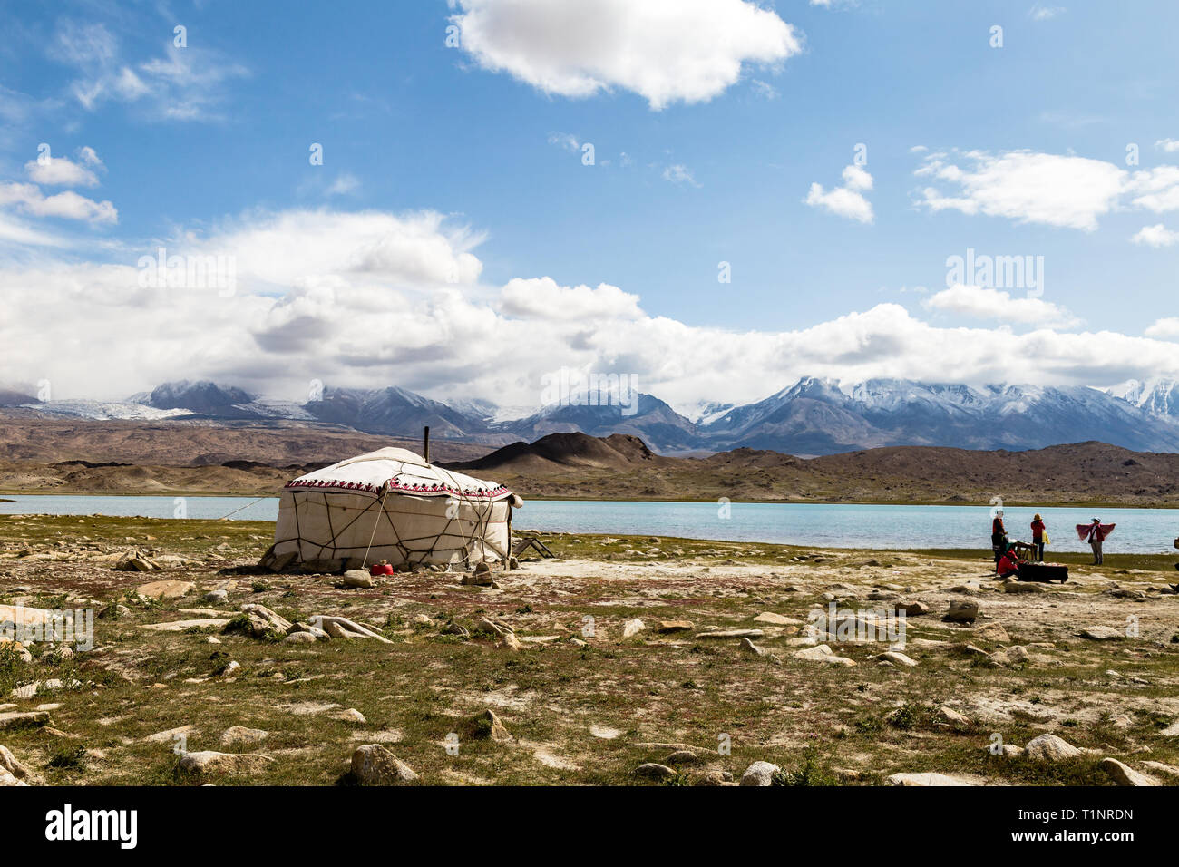 Kirgiz Zelt am Ufer des Karakul See entlang Karakorum Highway, Xinjiang, China, Anschluss Kasghar und der Grenze zu Pakistan. 3600 m ist es das je Stockfoto