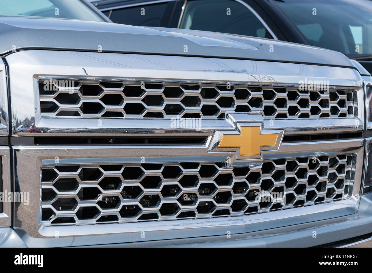 STILLWATER, MN/USA - MÄRZ 24, 2019: Chevrolet Automobil Lkw Kühlergrill und Logo. Stockfoto