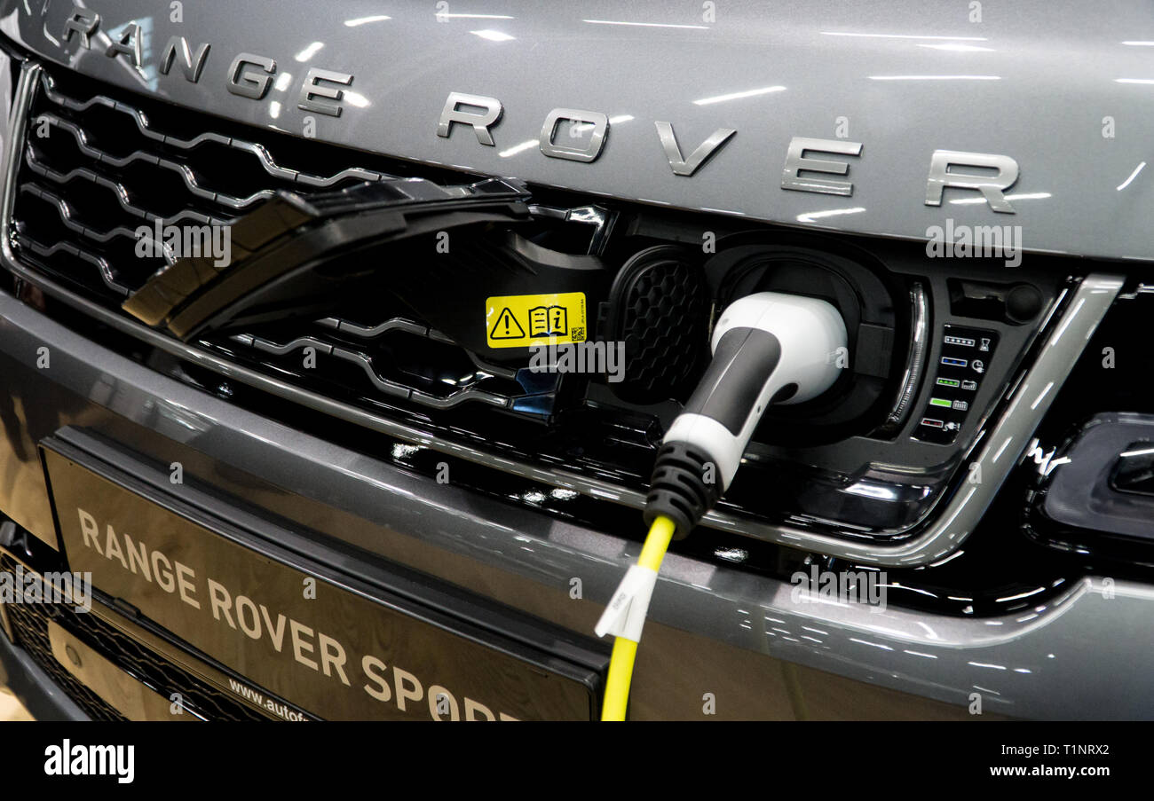 Salzburg, Österreich - 23. März 2019: eine Hybrid Range Rover an der Auto Expo in Rechnung gestellt Stockfoto