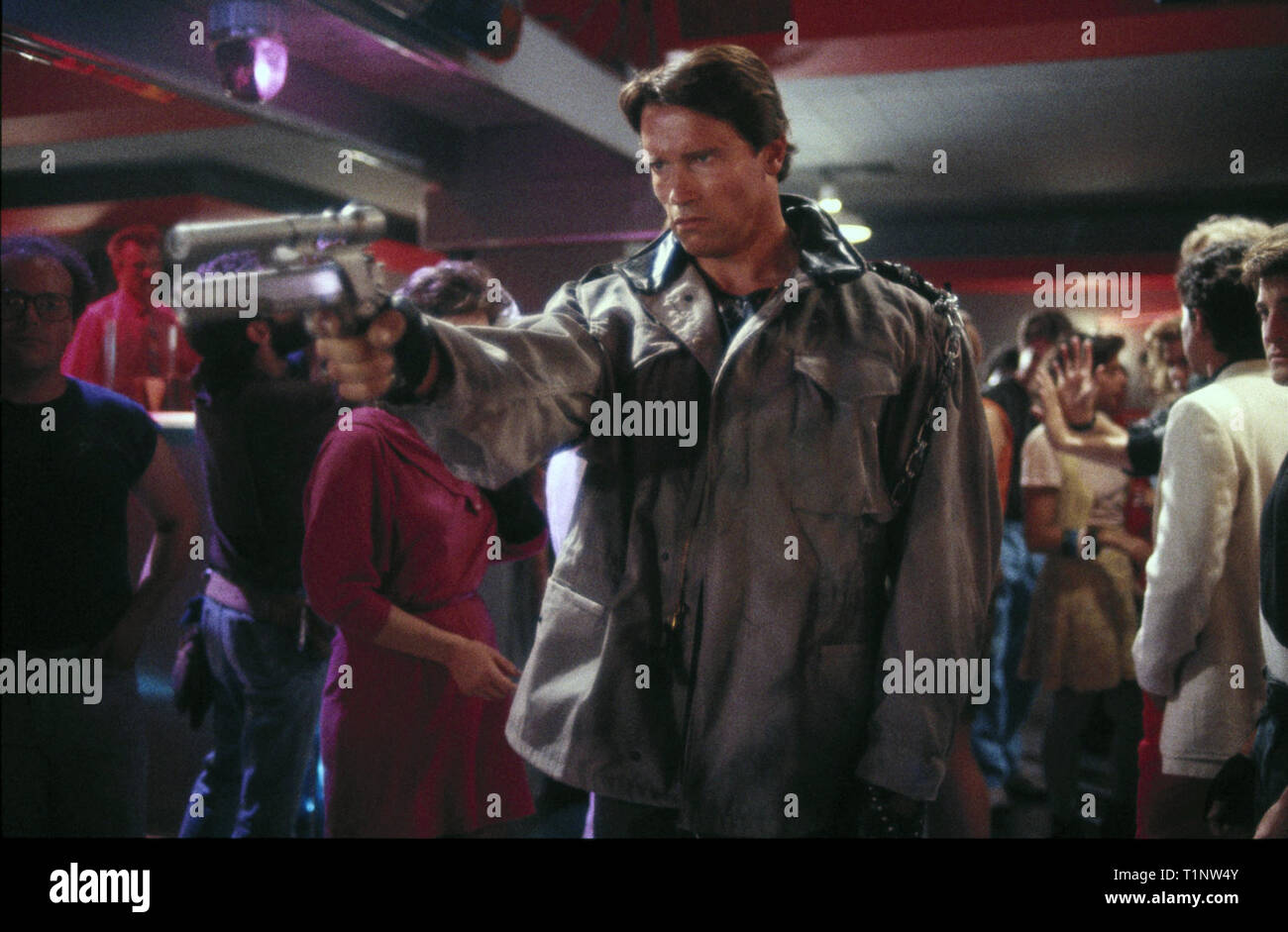 Sarah connor im terminator -Fotos und -Bildmaterial in hoher Auflösung ...