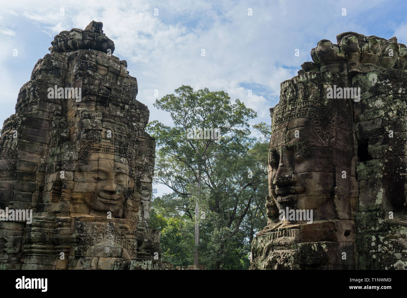 Das schöne steinerne Gesichter der alten Tempel von Bayon innerhalb des Angkor Thom Komplex in Kambodscha Stockfoto