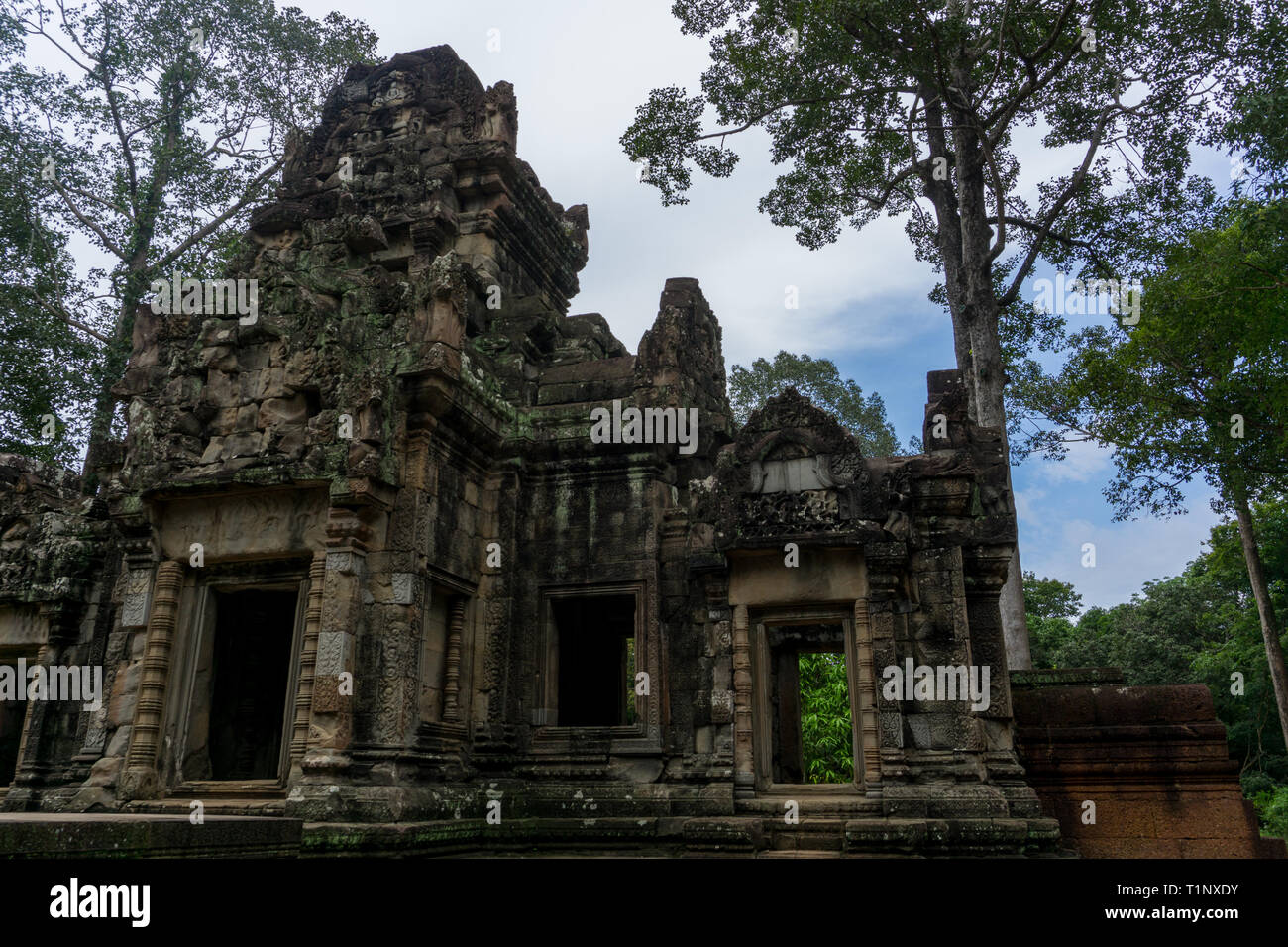 Wunderschöne Khmer Tempel in der pulsierenden Wäldern von Kambodscha Stockfoto