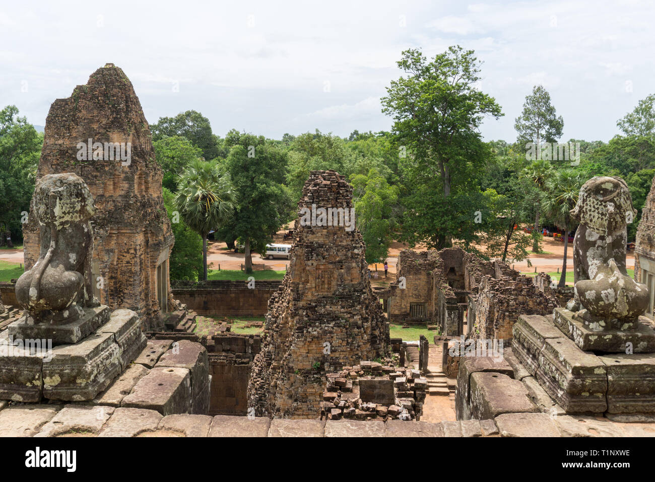 Lions wache über Khmer Ruinen Stockfoto
