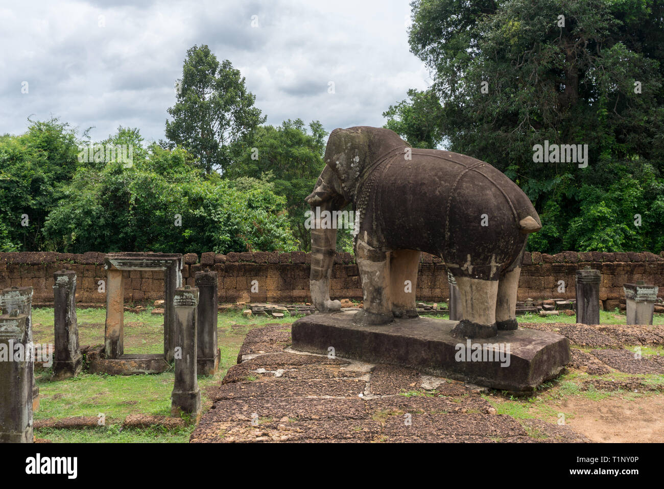 Elefantenstatue am östlichen Mebon Tempel Stockfoto