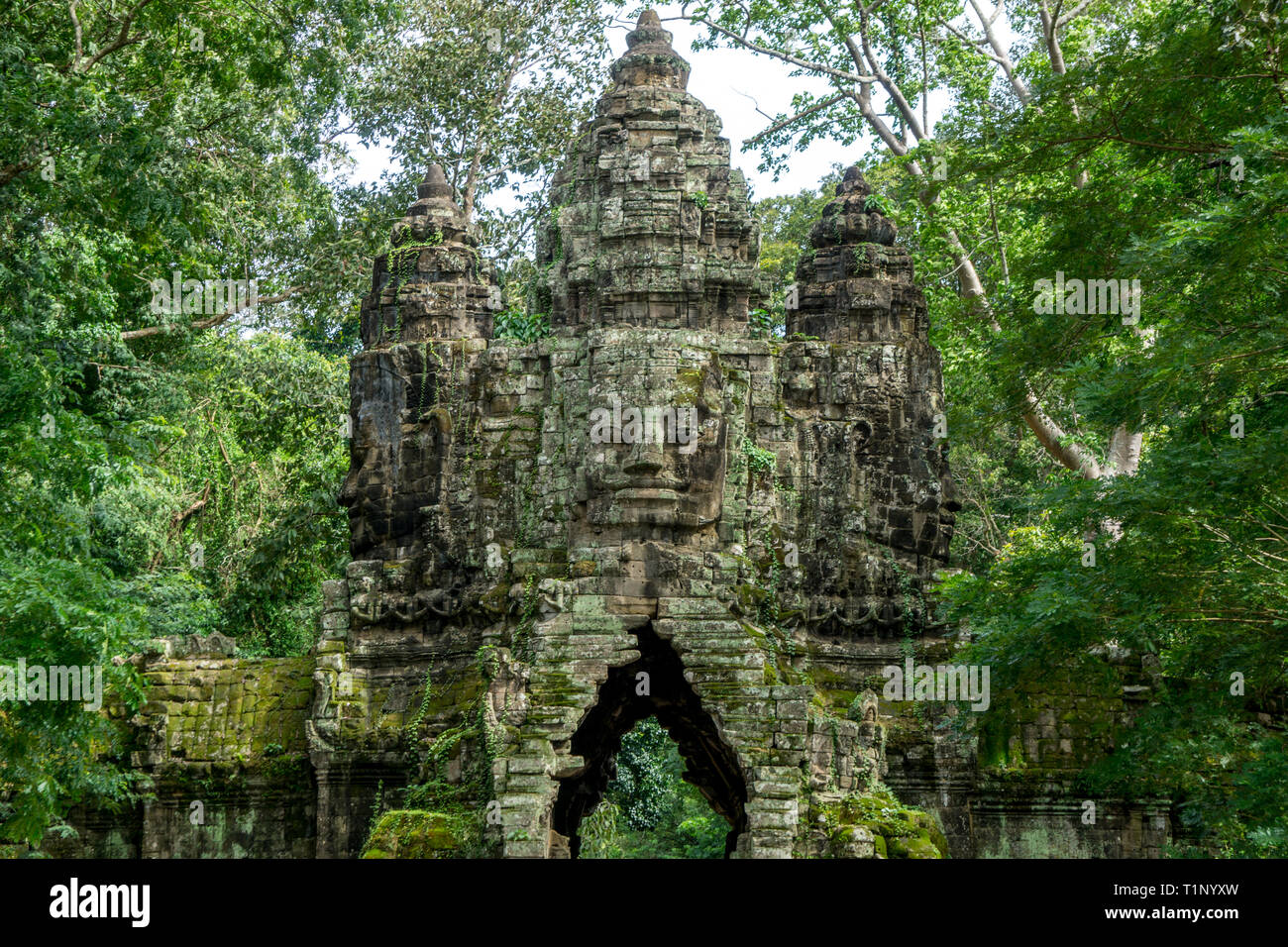 Die herrlichen North Gate Der Bayon Tempel Komplex in der Nähe von Angkor Wat in Kambodscha Stockfoto