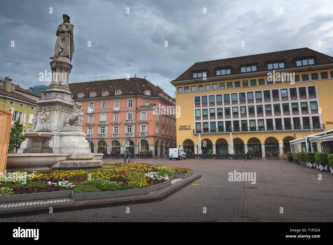 Bozen/Italien - 05/05/2018 - Piazza Walther Platz Bozen mit dem Denkmal des Dichters Walther von der Vogelweide, Bozen, Südtirol, Ita Stockfoto