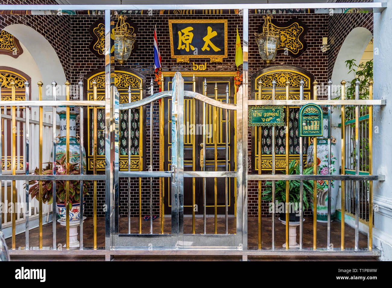 Farbenfrohe Architektur in der Stadt Phuket in Thailand. Stockfoto