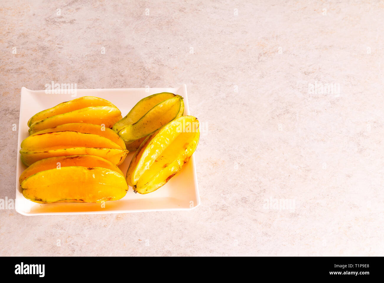 Star Fruit mit weißem Hintergrund Stockfoto