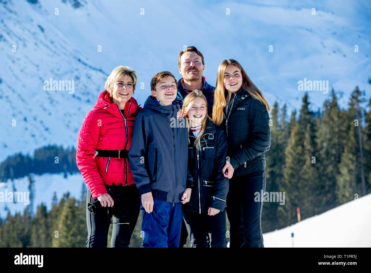 LECH - 25-2-2019 - am Montag, 25. Februar 2019 Ein Foto Session wird in Lech, Österreich statt mit Seiner Majestät König Willem-Alexander, Ihrer Maj Stockfoto