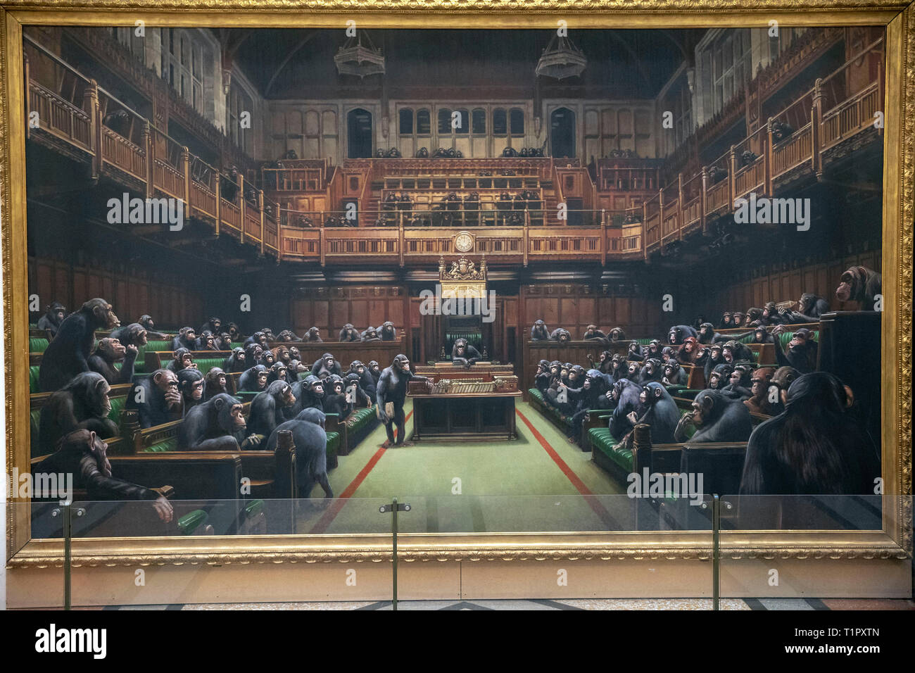 Das Gemälde "entwickelte sich das Parlament durch die Graffiti Künstler Banksy, der auf der Bristol Museum ist. Stockfoto