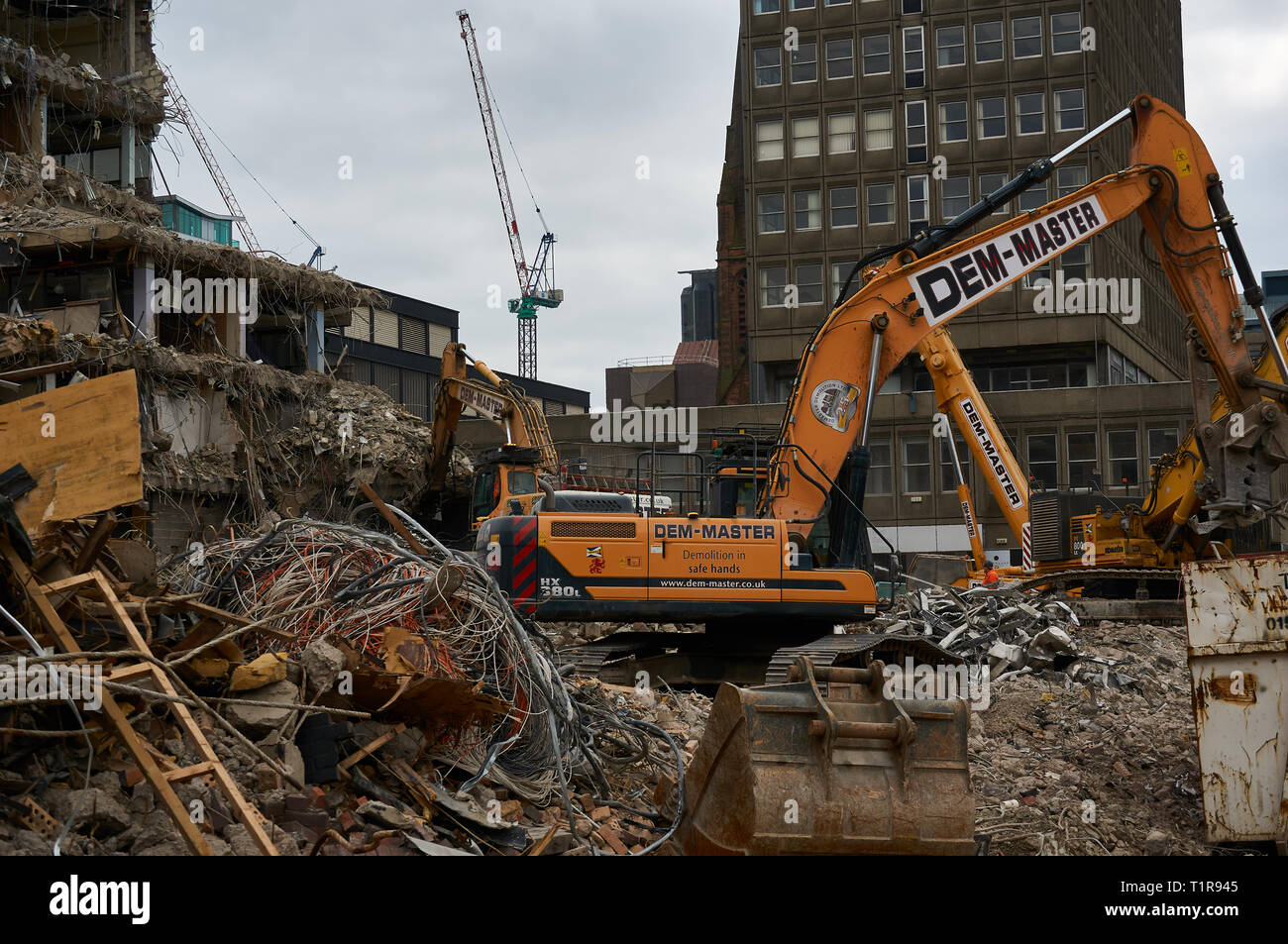 Glasgow, Vereinigtes Königreich: 28. März 2019 - Abriss der ehemaligen Strathclyde Police Headquarters fort, wodurch Platz für einen New Holland Park Hotel Entwicklung Credit: Pawel Pietraszewski/Alamy leben Nachrichten Stockfoto