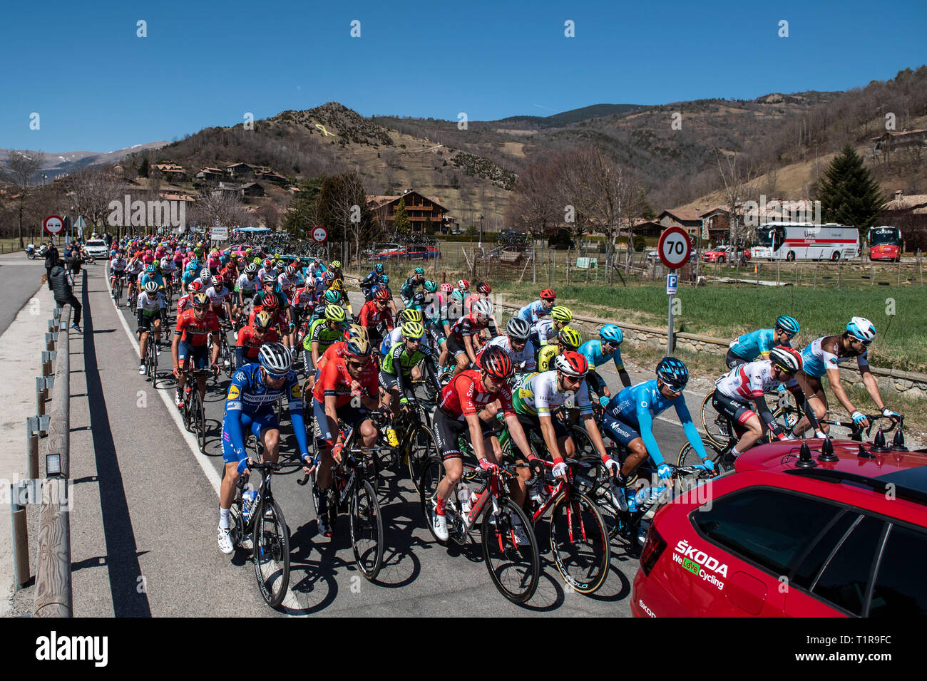 Vall De Camprodon, Katalonien, Spanien. 28. März, 2019. Volta a Catalunya radfahren Phase 4, Llanars nach La Molina; das Peloton von La Volta Catalunya im Llanars Credit: Aktion plus Sport/Alamy leben Nachrichten Stockfoto