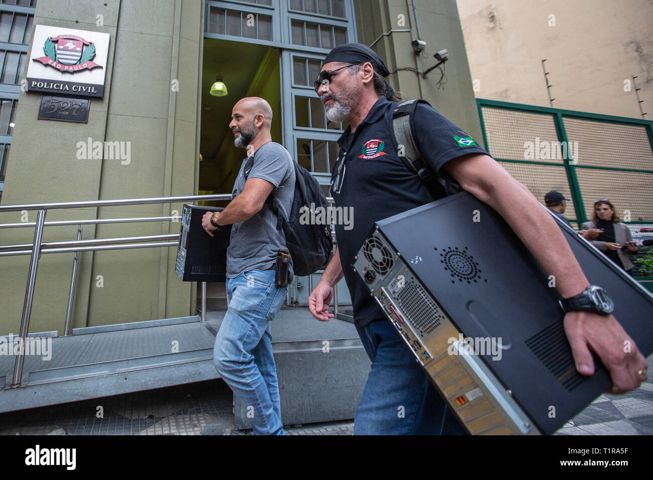 Sao Paulo, Brasilien. 28. März, 2019. SP - Sao Paulo - 28.03.2019 - Licht Kind Betrieb 4-Light Kind Betrieb 4, die bekämpft Pädophilie die vierte Phase eintritt, mit 266 Durchsuchung und Beschlagnahme Mandate und Haftstrafen in ganz Brasilien. In Sao Paulo gefangenen und beschlagnahmten Material geht an die DHPP im Zentrum der Hauptstadt. Foto: Suamy Beydoun/AGIF AGIF/Alamy Credit: Live-Nachrichten Stockfoto