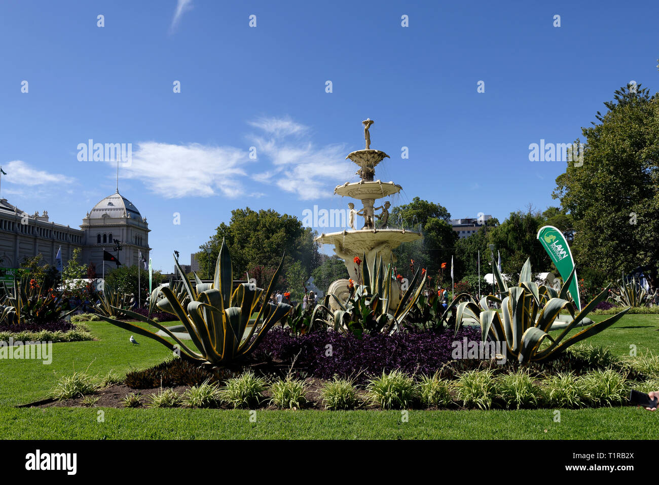 Melbourne, Australien. Am 28. März 2019. Die 10 Meter hohe hochgurtel Brunnen an der 2019 Melbourne International Blumen und Garten zeigen, welche in der denkmalgeschützten Royal Exhibition Building und Carlton Gardens über fünf herrliche Herbsttage gehostet wird. Die Veranstaltung bietet den besten Landschaft und floralen Talent aus Australien und der ganzen Welt neben und eine umfangreiche Auswahl an Garten Retail Products. Credit: Steven Sklifas/Alamy leben Nachrichten Stockfoto