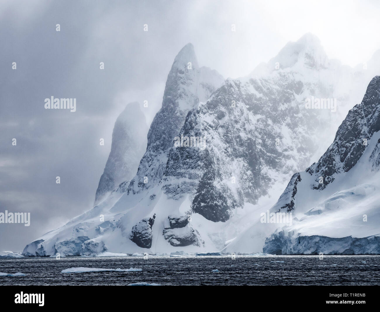 Dramatische Lemaire Kanal, Antarktis. Stockfoto
