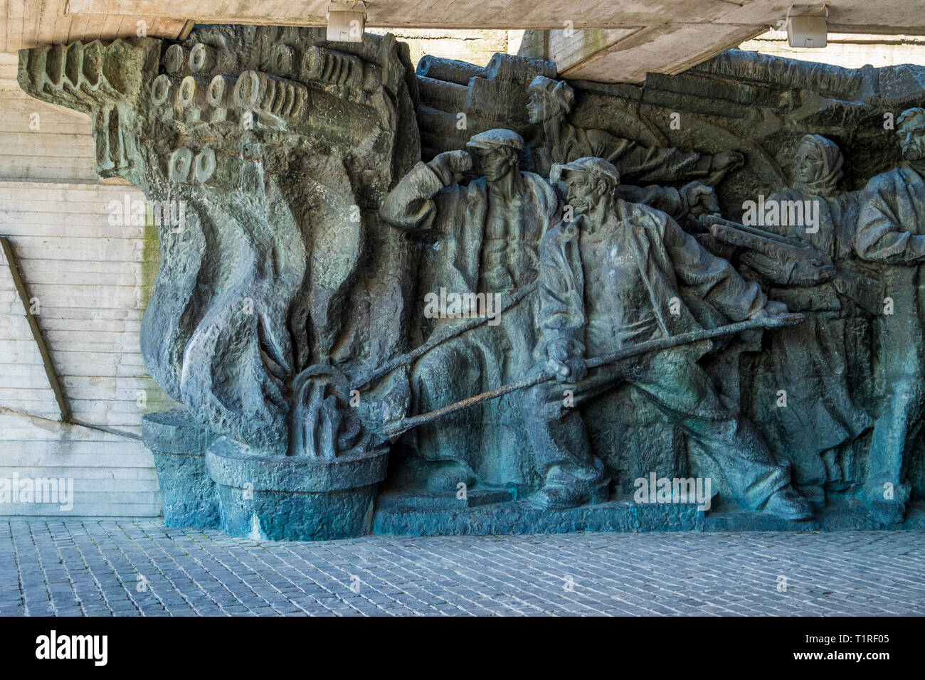 Die Allee der Helden Städte in Kiew, Ukraine. Eine Reihe von monumentalen bronze Friese, Darstellung der Ukraine wwii kampf gegen die Nazis. Stockfoto