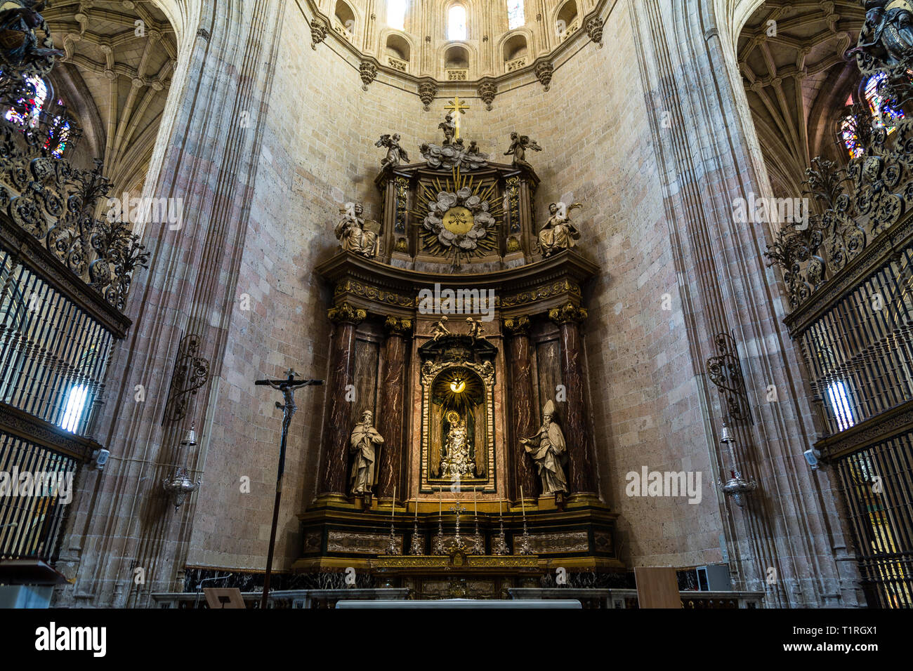 Sept 2018 - Segovia, Castilla y Leon, Spanien - Segovia Kathedrale Hochaltar. Es war die letzte gotische Kathedrale in Spanien gebaut, während der sixteent Stockfoto