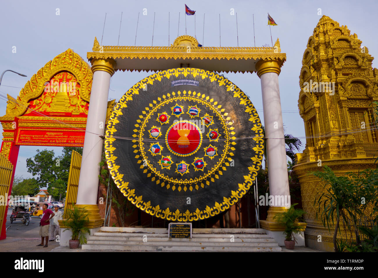Mit Fahnen der ASEAN-Länder Platte, Wat Ounalom, Phnom Penh, Kambodscha, Asien Stockfoto