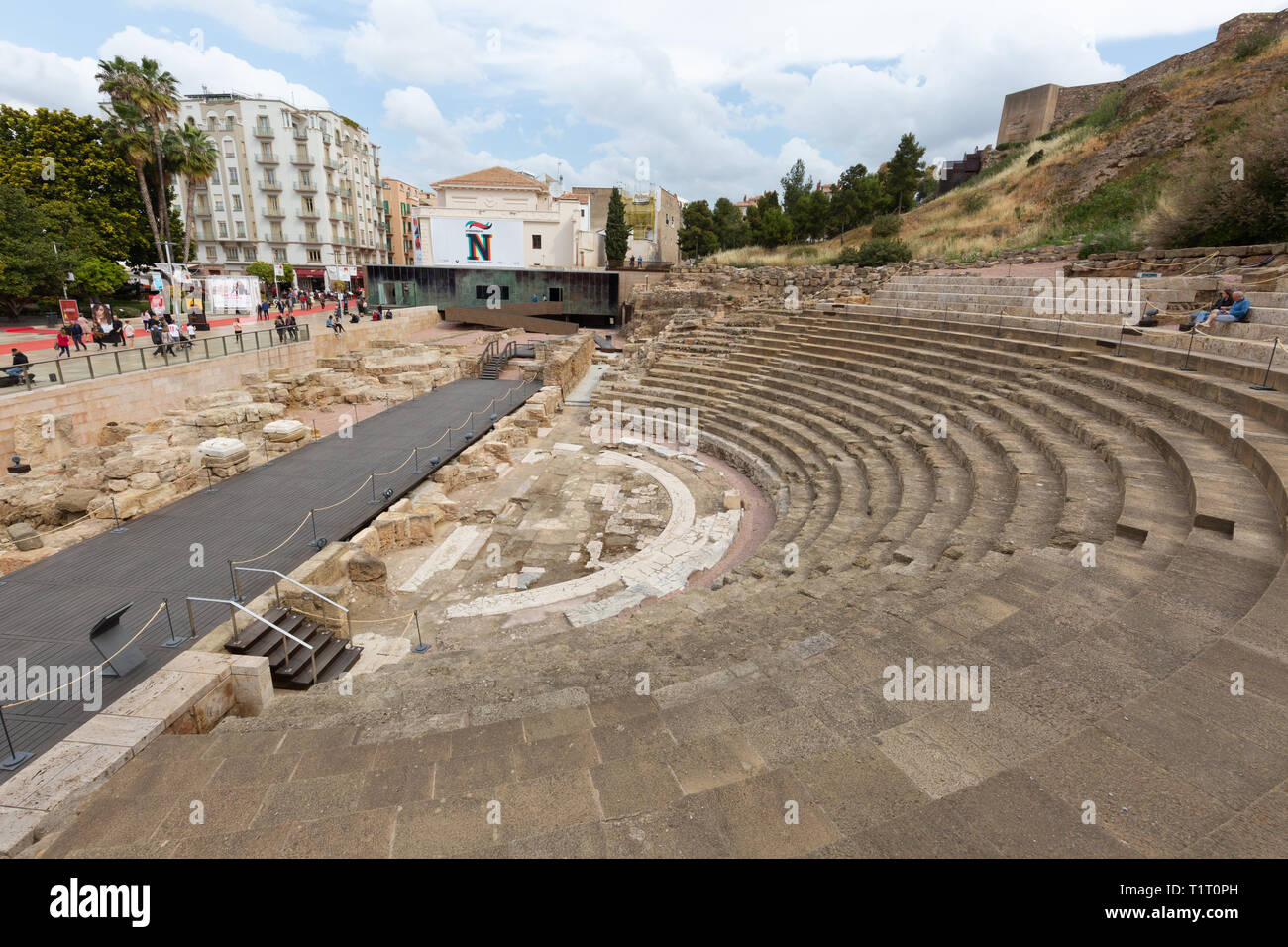 Die Ruinen von El Teatro Romano, oder römische Theater, im 1. Jahrhundert v. Chr., Malaga Altstadt errichtet, Malaga, Spanien Stockfoto