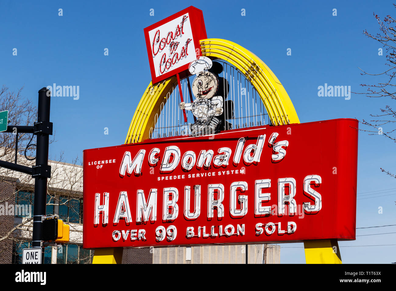 Muncie - ca. März 2019: McDonald's Restaurant Lage. McDonald's wird nicht mehr Lobby gegen Mindestlohn Wanderungen I Stockfoto