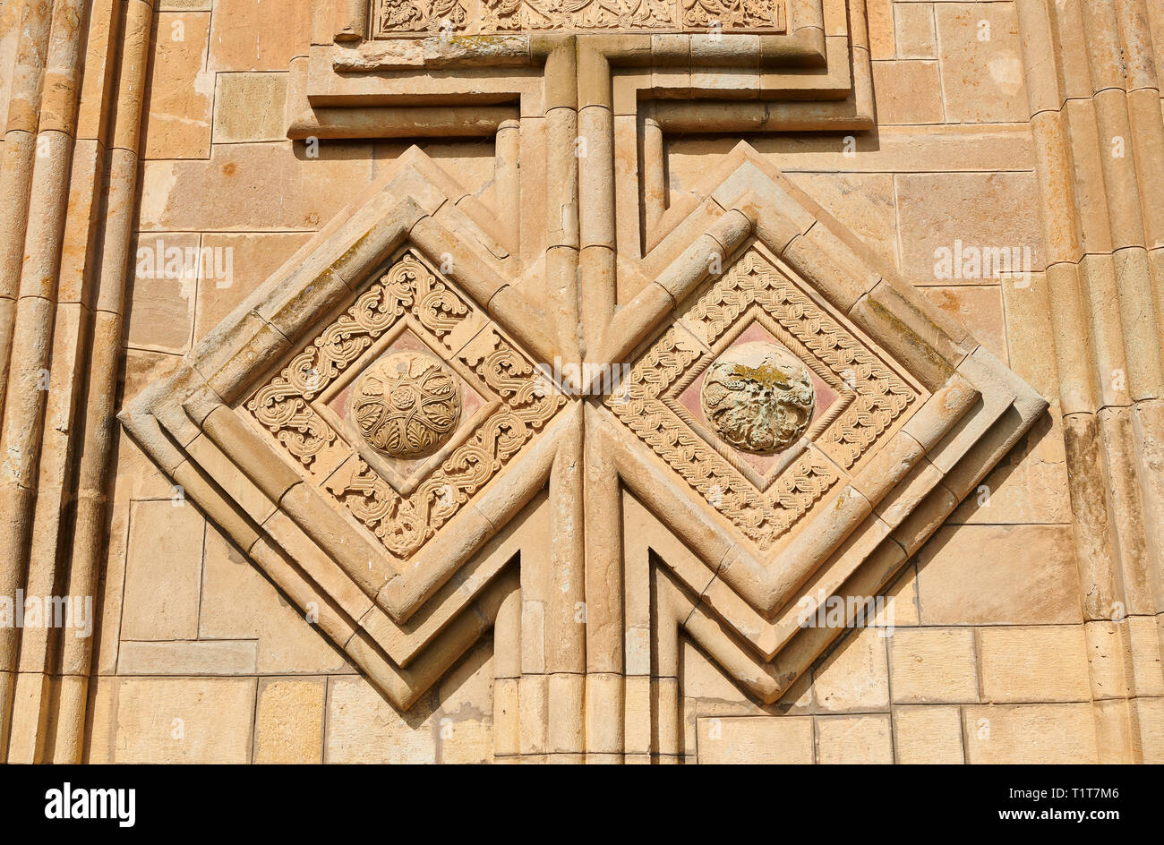 Bild-und-Bild von extrior Steinarbeiten Dekorationen der Jahre georgisch-orthodoxen Kathedrale, 11. Jahrhundert, Shida Karti Region, Georgien (Land) B Stockfoto