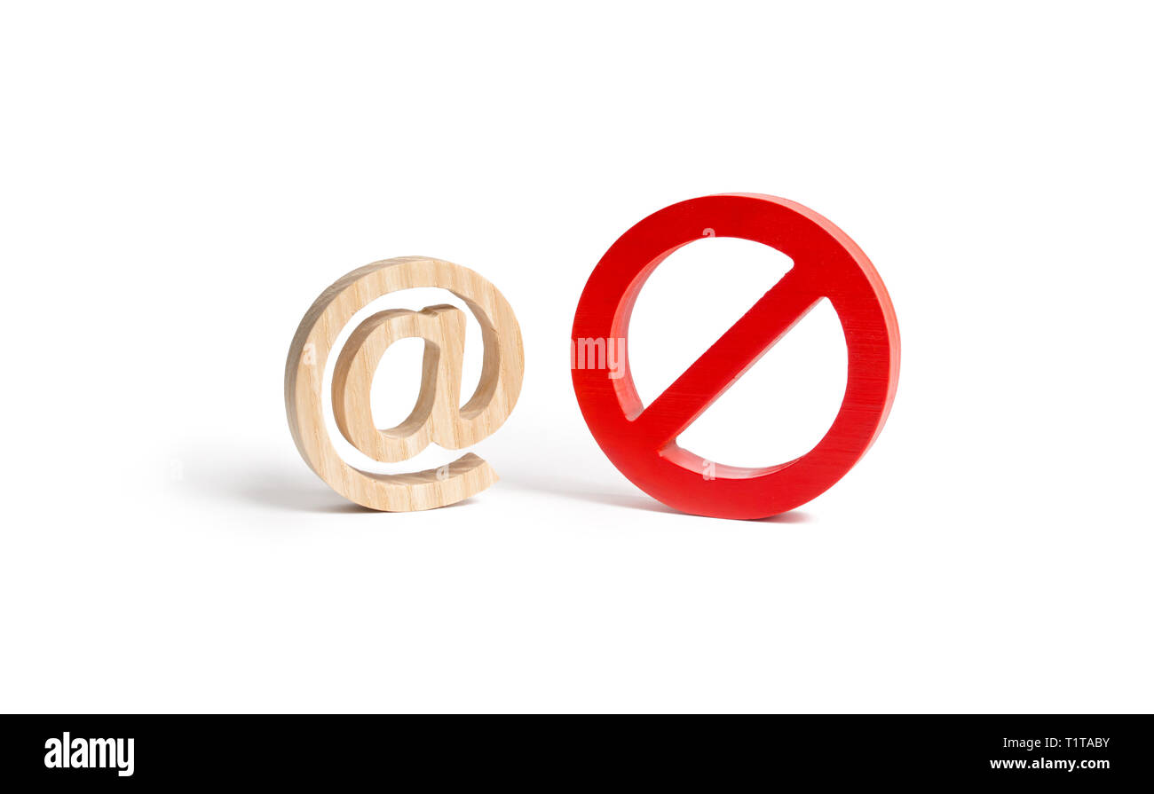 Abbildung von e-mail oder Internet und ein Symbol für ein Verbot oder eine Beschränkung auf eine isolierte Hintergrund. blockieren den Zugriff auf das World Wide Web, Self-isolati Stockfoto
