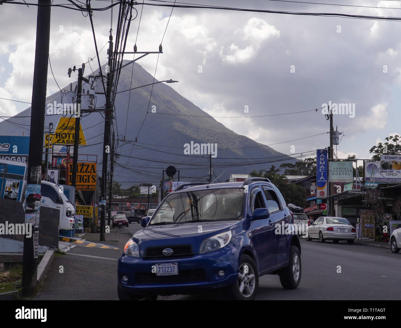 Vulkan Arenal von der Hauptstraße von La Fortuna Stockfoto