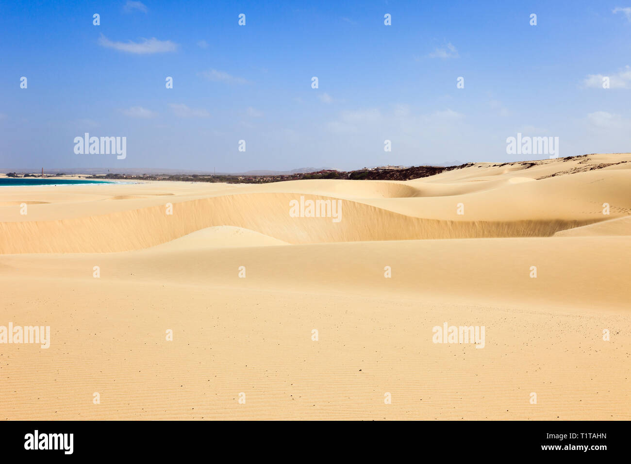 Anzeigen von großen Sanddünen auf unberührten Sandstrand. Praia de Chaves, Rabil, Boa Vista, Kap Verde Inseln, Afrika Stockfoto