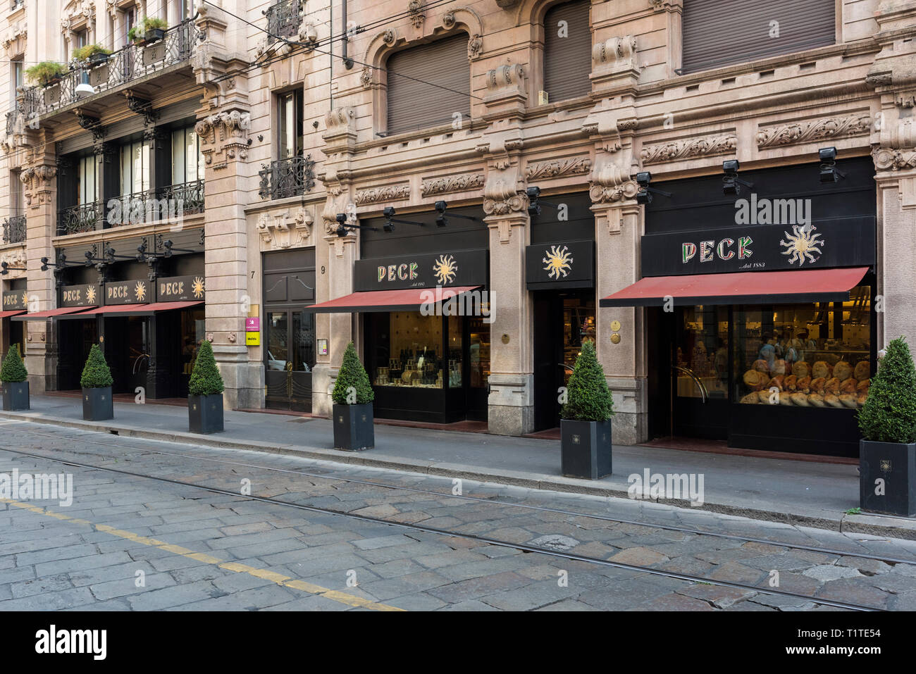 Mailand. Italien. Die Außenseite des Peck, berühmte Delikatessen auf der Via Spadari 9. Stockfoto