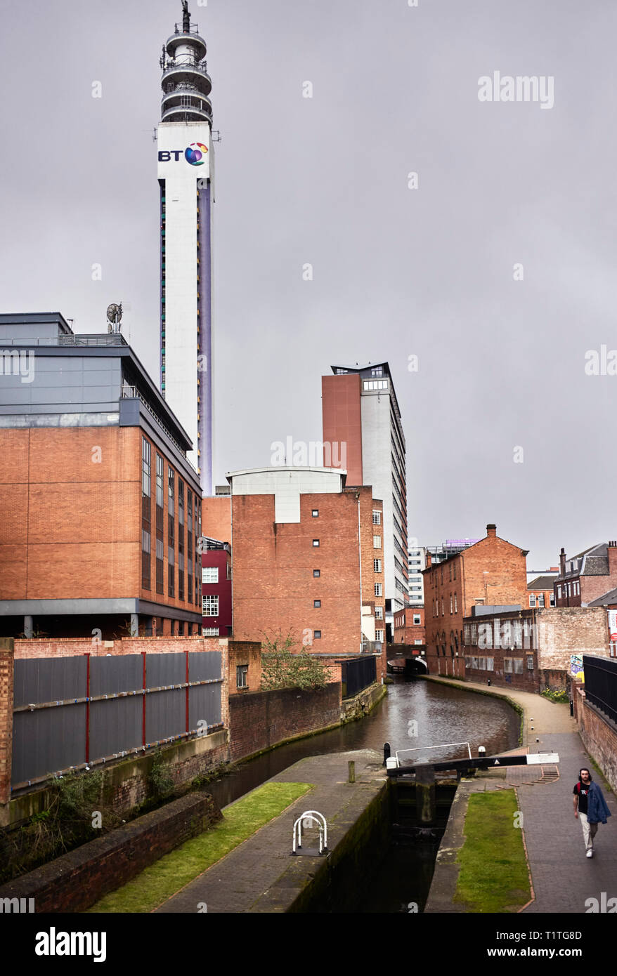 BT Tower und den Kanal im Zentrum von Birmingham Stockfoto