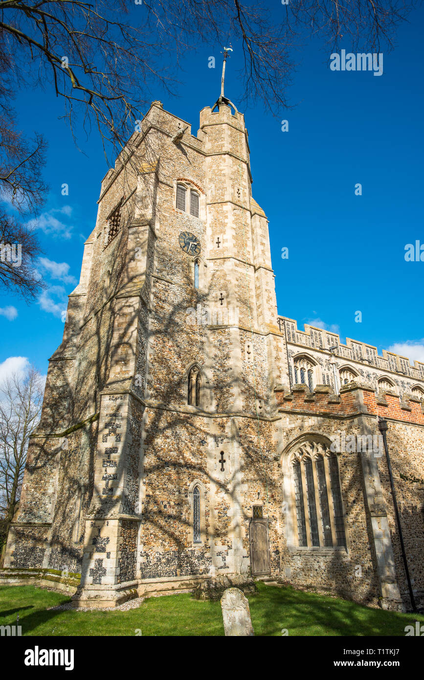 St. Maria der Jungfrau Kirche auf dem Dorfplatz. Cavendish, Suffolk, East Anglia, Großbritannien. Stockfoto