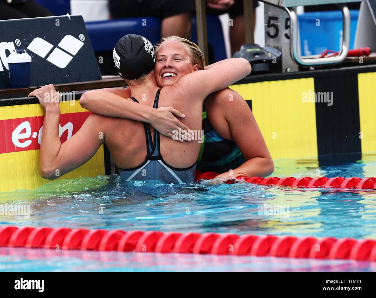 NORRKÖPING 2016-07-06 Die SM-Woche mit Schwimmen am Mittwoch in Norrköping begann. Sarah Sjöström (in schwarz Badewanne hat), Södertörn, machte eine Canon Zeit und gewann das Finale des 200 m freie Zeit. Foto Jeppe Gustafsson Stockfoto