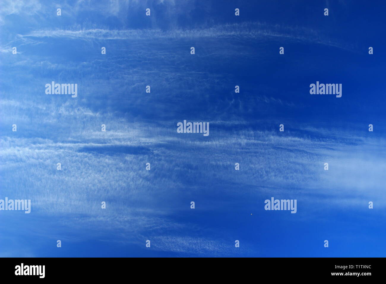 Schönes Wetter Wolken am blauen Himmel Stockfoto