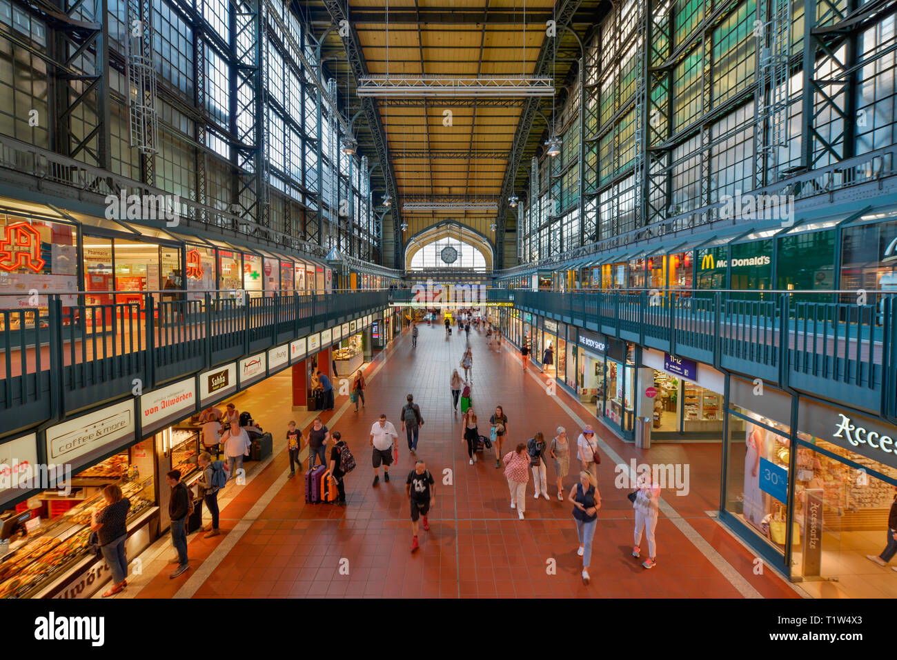 Wandelhalle Hauptbahnhof Hamburg Deutschland Stockfotografie Alamy