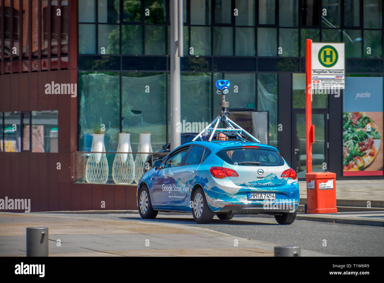 Google Auto, Magellan Terrassen, Hafencity, Hamburg, Deutschland Stockfoto