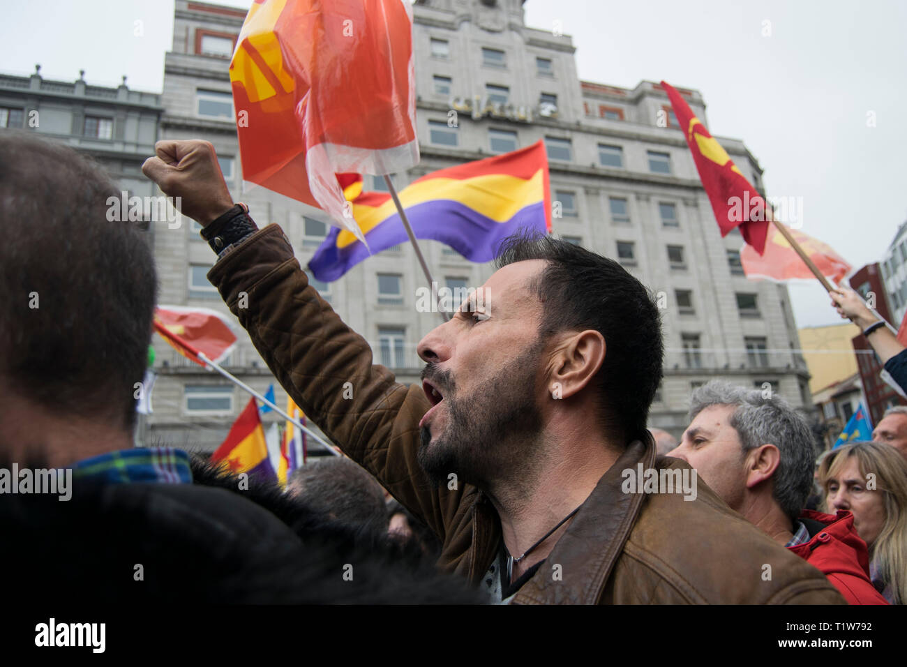 Protest gegen die spanische Monarchie in Asturien anlässlich der Feier der Prinzessin von Asturien Auszeichnungen. Stockfoto