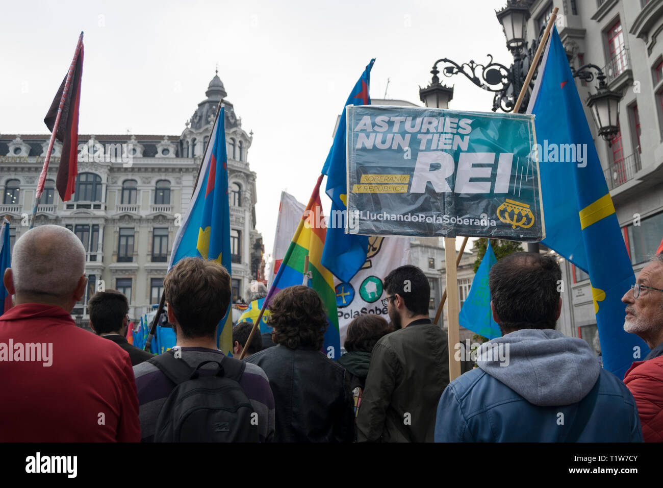 Protest gegen die spanische Monarchie in Asturien anlässlich der Feier der Prinzessin von Asturien Auszeichnungen. Stockfoto