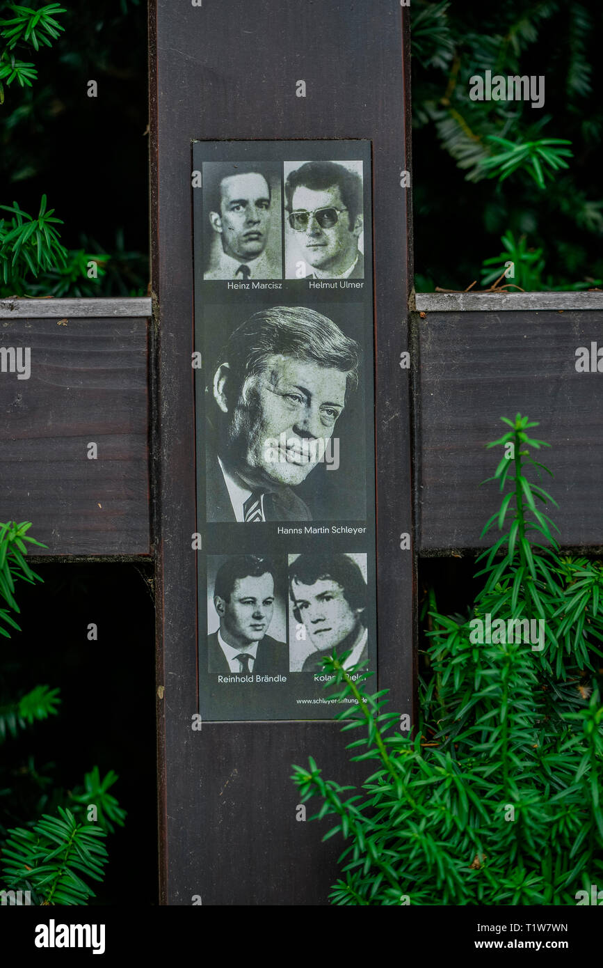 Kreuz, Gedenken, Anschlagsort Hanns Martin Schleyer, Vincenz-Statz-Straße, Braunsfeld, Köln, Nordrhein-Westfalen, Deutschland Stockfoto